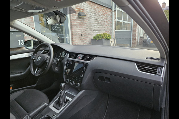 Škoda Octavia Combi 1.0 TSI Trekhaak! Carplay! Airco/Clima! Navigatie! Cruise Control! Nette Auto! Dealer Onderhouden!