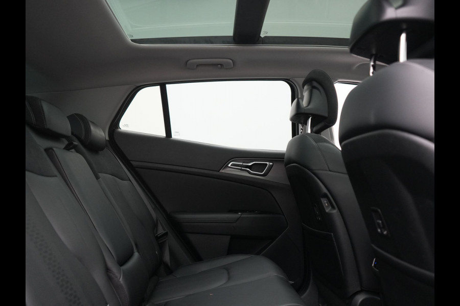 Kia Sportage 1.6 T-GDi PHEV AWD DynamicPlusLine 265pk Dealer O.H | Trekhaak Afn. | Panodak | Adaptive Cruise | 360 Camera | Harman / Kardon | Lederen Sportstoelen Memory & Ventilatie | Keyless | Apple Carplay | Blis | Stoelen & Stuur Verwarmd | Virtual | Navigatie | 19"L.M | Plug In Hybrid