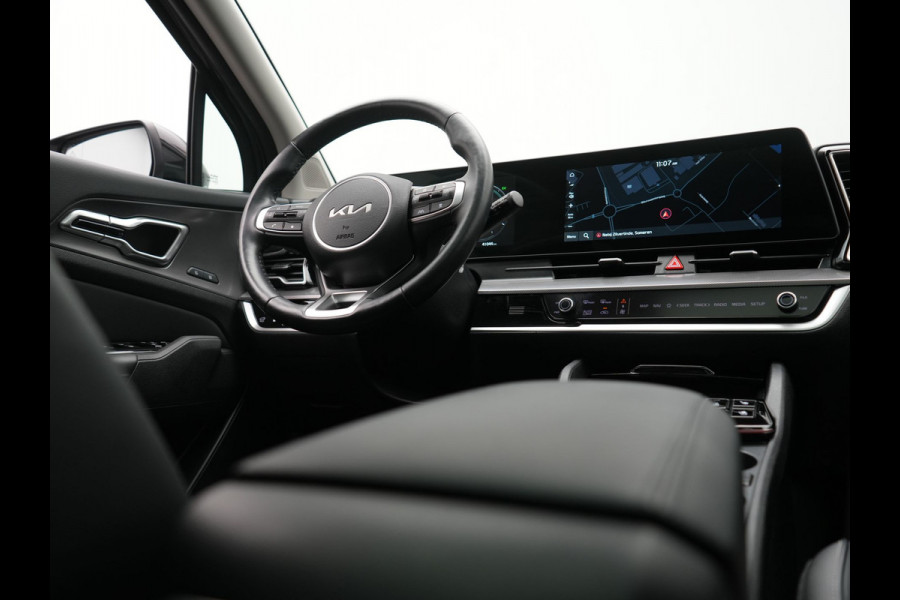 Kia Sportage 1.6 T-GDi PHEV AWD DynamicPlusLine 265pk Dealer O.H | Trekhaak Afn. | Panodak | Adaptive Cruise | 360 Camera | Harman / Kardon | Lederen Sportstoelen Memory & Ventilatie | Keyless | Apple Carplay | Blis | Stoelen & Stuur Verwarmd | Virtual | Navigatie | 19"L.M | Plug In Hybrid