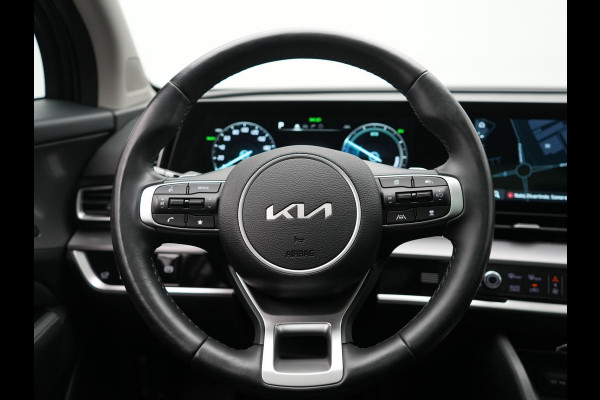 Kia Sportage 1.6 T-GDi PHEV AWD DynamicPlusLine 265pk Dealer O.H | Trekhaak Afn. | Panodak | Adaptive Cruise | 360 Camera | Harman / Kardon | Lederen Sportstoelen Memory & Ventilatie | Keyless | Apple Carplay | Blis | Stoelen & Stuur Verwarmd | Virtual | Navigatie | 19"L.M | Plug In Hybrid