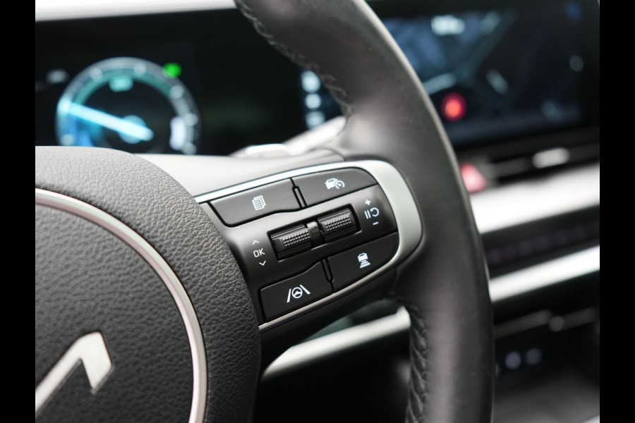 Kia Sportage 1.6 T-GDi PHEV AWD DynamicPlusLine 265pk Dealer O.H | Trekhaak Afn. | Panodak | Adaptive Cruise | 360 Camera | Harman / Kardon | Lederen Sportstoelen Memory & Ventilatie | Keyless | Apple Carplay | Blis | Stoelen & Stuur Verwarmd | Virtual | Navigatie | 19"L.M | Plug In Hybrid