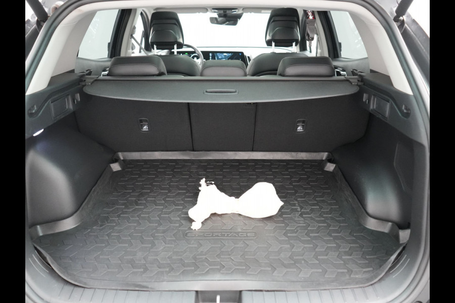 Kia Sportage 1.6 T-GDi PHEV AWD DynamicPlusLine 265pk Dealer O.H | Trekhaak Afn. | Panodak | Adaptive Cruise | 360 Camera | Harman / Kardon | Lederen Sportstoelen Memory & Ventilatie | Keyless | Apple Carplay | Blis | Stoelen & Stuur Verwarmd | Virtual | Navigatie | 19"L.M | Plug In Hybrid