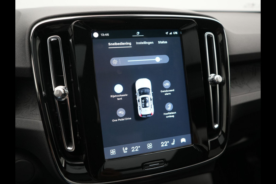 Volvo XC40 Recharge Ultimate 69 kWh 231pk Dealer O.H. | Panodak | Warmtepomp | 360 Camera | Adaptive Cruise | Harman / Kardon | Sportstoelen Memory & Verwarmd | Blis | Keyless | Pilot Assist | Apple Carplay | Stuur Verwarmd | Google Assistent &  | 20"L.M |