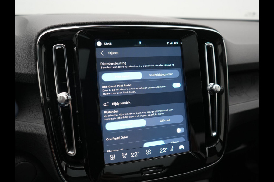 Volvo XC40 Recharge Ultimate 69 kWh 231pk Dealer O.H. | Panodak | Warmtepomp | 360 Camera | Adaptive Cruise | Harman / Kardon | Sportstoelen Memory & Verwarmd | Blis | Keyless | Pilot Assist | Apple Carplay | Stuur Verwarmd | Google Assistent &  | 20"L.M |