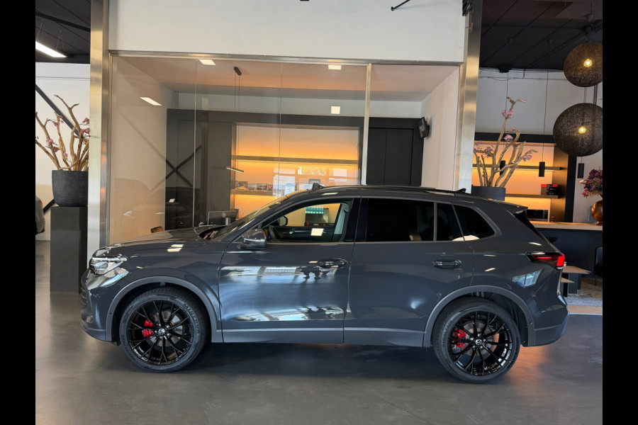 Volkswagen Tiguan 1.5 eTSI Panorama Sfeerverl. Blackstyle 1e eigenaar