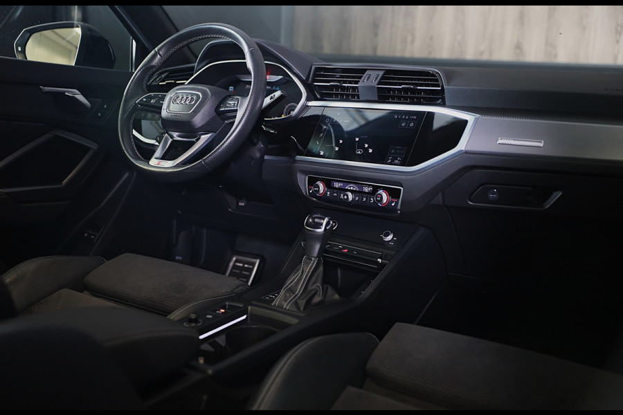 Audi Q3 45 TFSI e RSQ3 Look / Camera / Cc / Lane Assist / Digital Cockpit / S Line Zetels / Open Panoramadak / Pdc / Matrix / 19 I