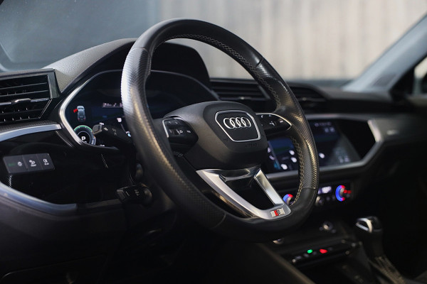 Audi Q3 45 TFSI e RSQ3 Look / Camera / Cc / Lane Assist / Digital Cockpit / S Line Zetels / Open Panoramadak / Pdc / Matrix / 19 I