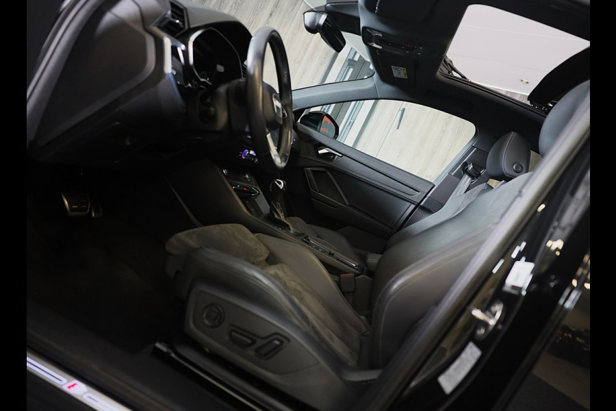 Audi Q3 45 TFSI e RSQ3 Look / Camera / Cc / Lane Assist / Digital Cockpit / S Line Zetels / Open Panoramadak / Pdc / Matrix / 19 I
