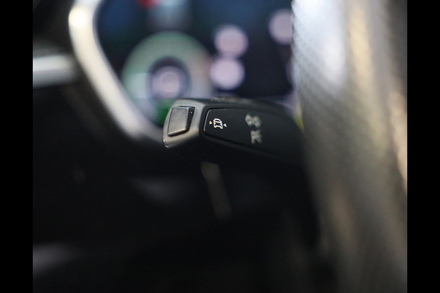 Audi Q3 45 TFSI e RSQ3 Look / Camera / Cc / Lane Assist / Digital Cockpit / S Line Zetels / Open Panoramadak / Pdc / Matrix / 19 I