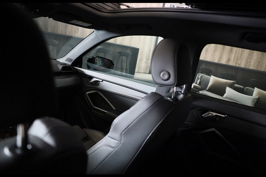 Audi Q3 45 TFSI e RSQ3 Look / Camera / Cc / Lane Assist / Digital Cockpit / S Line Zetels / Open Panoramadak / Pdc / Matrix / 19 I