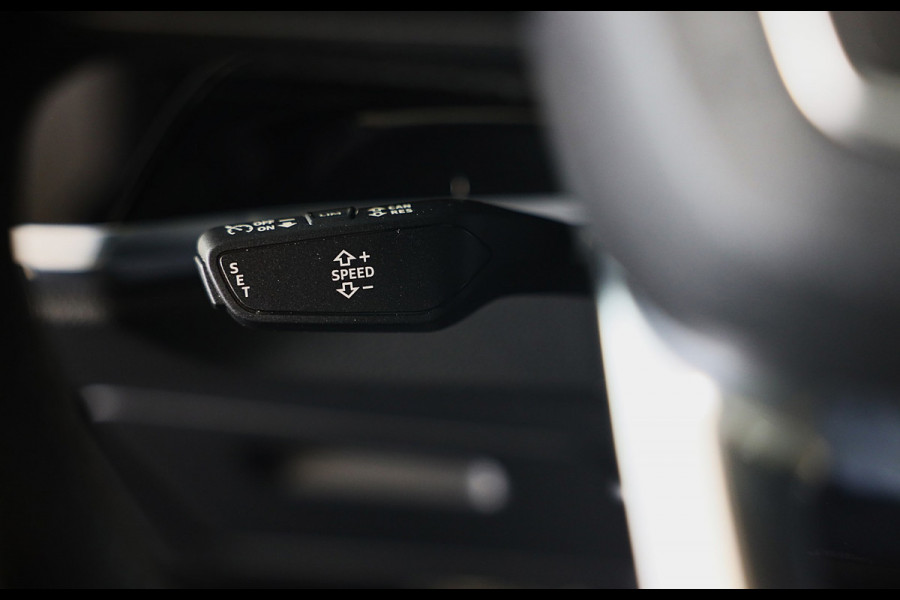 Audi Q3 45 TFSI e RSQ3 Look / Camera / Cc / Lane Assist / Digital Cockpit / S Line Zetels / Open Panoramadak / Pdc / Matrix / 19 I
