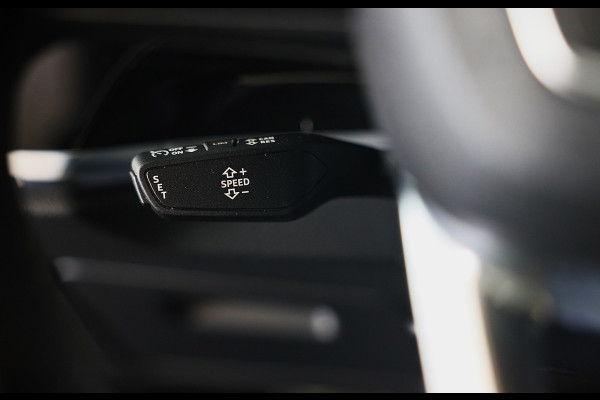Audi Q3 45 TFSI e RSQ3 Look / Camera / Cc / Lane Assist / Digital Cockpit / S Line Zetels / Open Panoramadak / Pdc / Matrix / 19 I