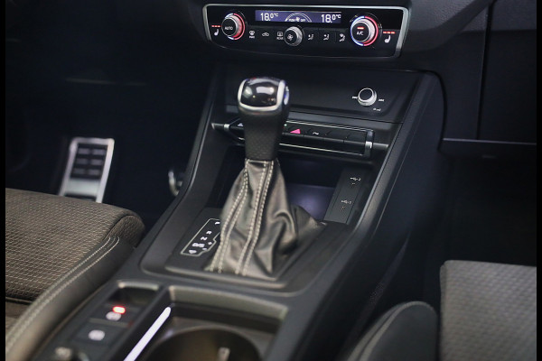 Audi Q3 45 TFSI e RSQ3 Look / Camera / Cc / Lane Assist / Digital Cockpit / S Line Zetels / Open Panoramadak / Pdc / Matrix / 19 I