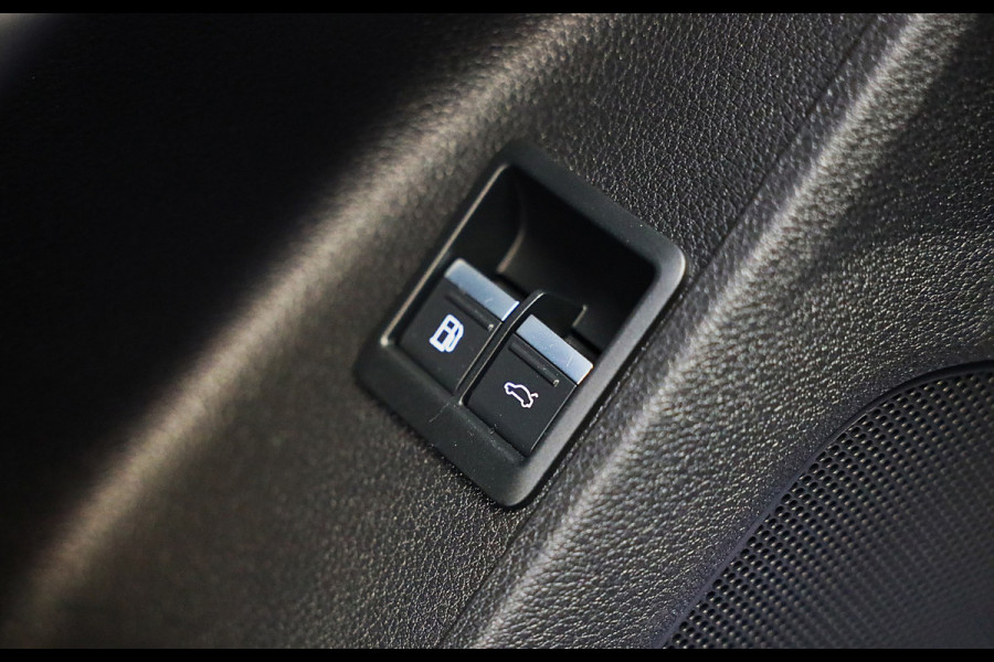 Audi Q3 45 TFSI e RSQ3 Look / Camera / Cc / Lane Assist / Digital Cockpit / S Line Zetels / Open Panoramadak / Pdc / Matrix / 19 I