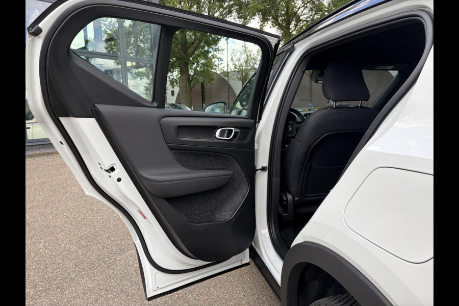 Volvo XC40 Recharge Plus 70 kWh | SOH 98% | PILOT ASSIST ACC | ELEKTRISCHE ACHTERKLEP | STOEL + STUURVERWARMING | ACHTERUITRIJCAMERA |
