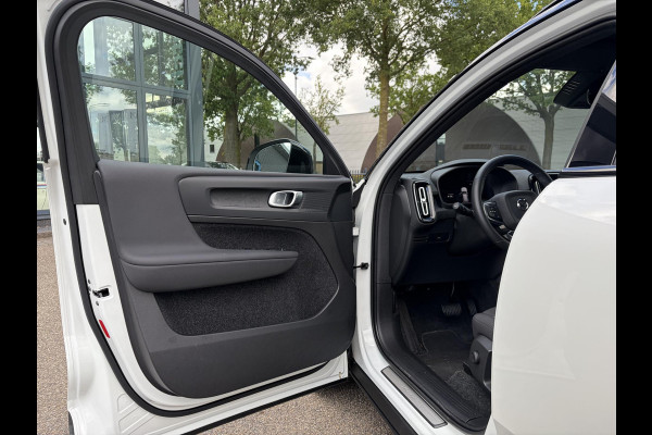 Volvo XC40 Recharge Plus 70 kWh | SOH 98% | PILOT ASSIST ACC | ELEKTRISCHE ACHTERKLEP | STOEL + STUURVERWARMING | ACHTERUITRIJCAMERA |