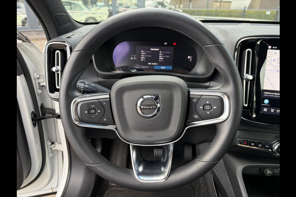 Volvo XC40 Recharge Plus 70 kWh | SOH 98% | PILOT ASSIST ACC | ELEKTRISCHE ACHTERKLEP | STOEL + STUURVERWARMING | ACHTERUITRIJCAMERA |
