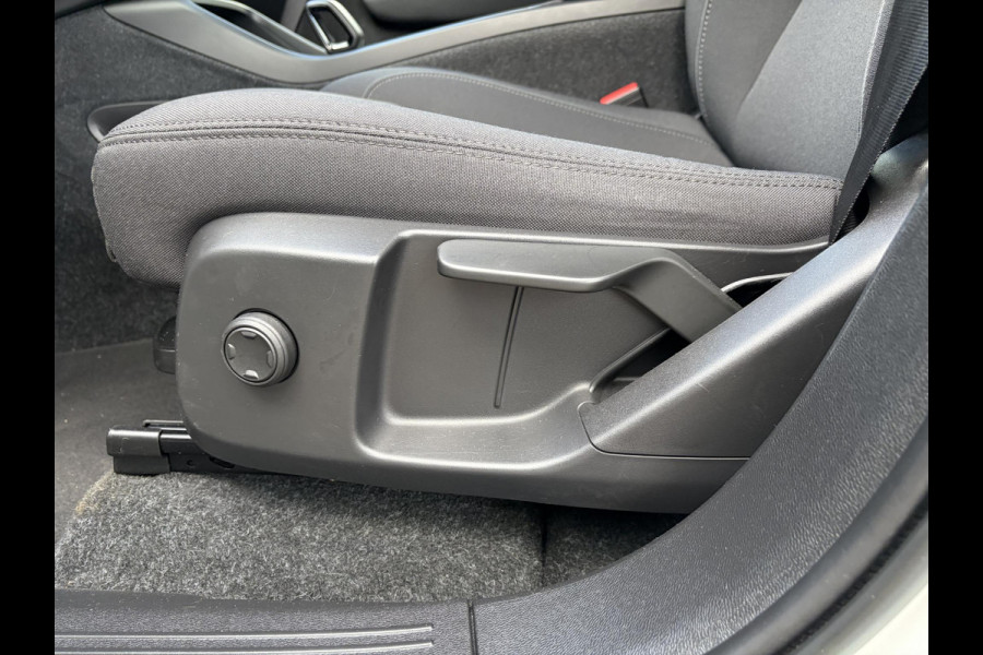 Volvo XC40 Recharge Plus 70 kWh | SOH 98% | PILOT ASSIST ACC | ELEKTRISCHE ACHTERKLEP | STOEL + STUURVERWARMING | ACHTERUITRIJCAMERA |