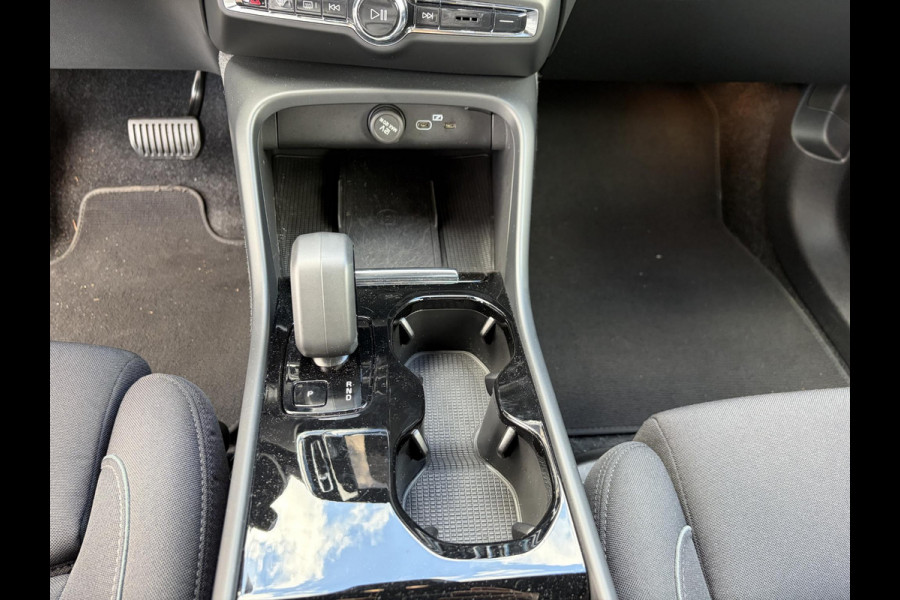 Volvo XC40 Recharge Plus 70 kWh | SOH 98% | PILOT ASSIST ACC | ELEKTRISCHE ACHTERKLEP | STOEL + STUURVERWARMING | ACHTERUITRIJCAMERA |
