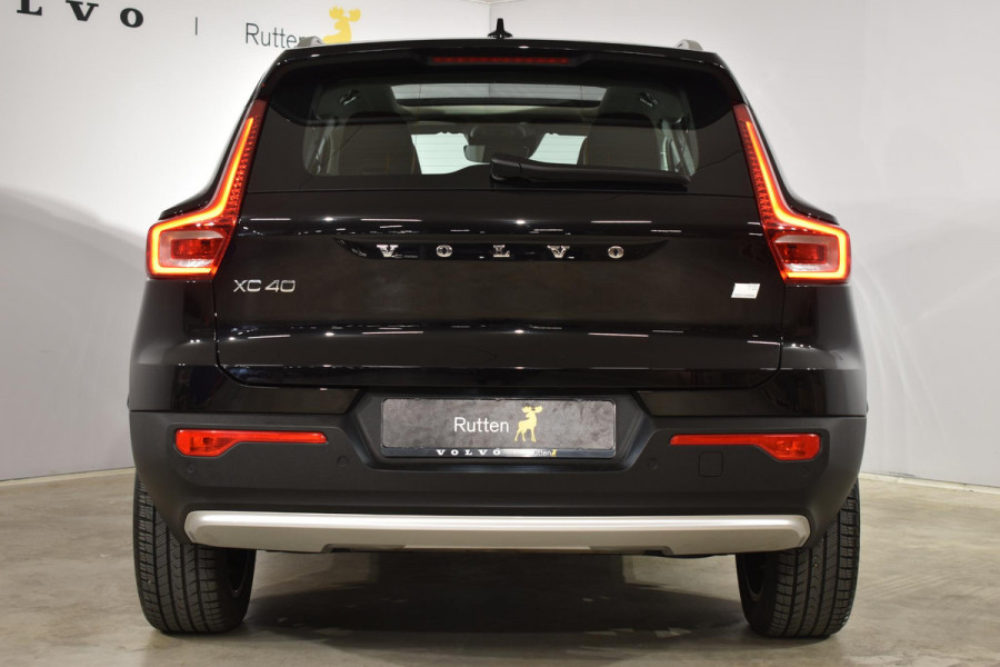 Volvo XC40 T5 262PK Recharge Inscription / Adaptive Cruise Control / Leren bekleding / Elektrisch verstelbare stoelen met geheugen / Stoel- en stuurverwarming / Elektrisch panorama schuifdak / Trekhaak elektrisch uitklapbaar/ Elektrische achterklep / Achteruitrijcamera / Parkeersensoren V+A