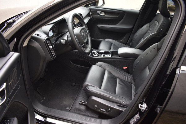 Volvo XC40 T5 262PK Recharge Inscription / Adaptive Cruise Control / Leren bekleding / Elektrisch verstelbare stoelen met geheugen / Stoel- en stuurverwarming / Elektrisch panorama schuifdak / Trekhaak elektrisch uitklapbaar/ Elektrische achterklep / Achteruitrijcamera / Parkeersensoren V+A
