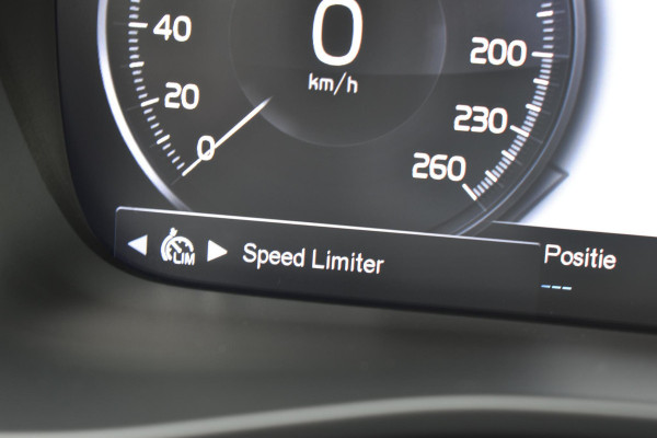 Volvo XC40 T5 262PK Recharge Inscription / Adaptive Cruise Control / Leren bekleding / Elektrisch verstelbare stoelen met geheugen / Stoel- en stuurverwarming / Elektrisch panorama schuifdak / Trekhaak elektrisch uitklapbaar/ Elektrische achterklep / Achteruitrijcamera / Parkeersensoren V+A