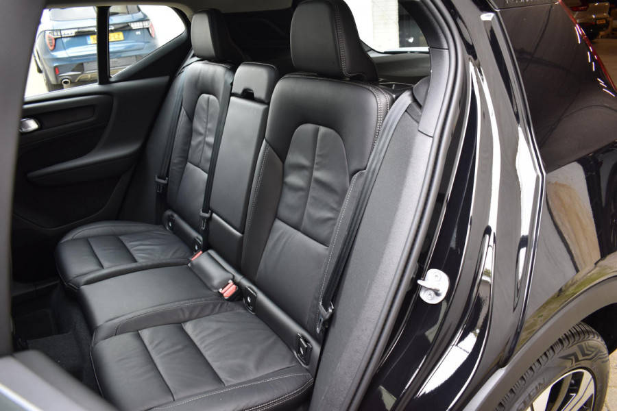 Volvo XC40 T5 262PK Recharge Inscription / Adaptive Cruise Control / Leren bekleding / Elektrisch verstelbare stoelen met geheugen / Stoel- en stuurverwarming / Elektrisch panorama schuifdak / Trekhaak elektrisch uitklapbaar/ Elektrische achterklep / Achteruitrijcamera / Parkeersensoren V+A