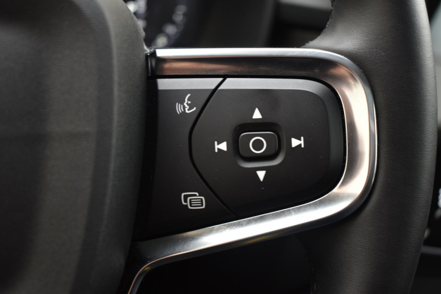 Volvo XC40 T5 262PK Recharge Inscription / Adaptive Cruise Control / Leren bekleding / Elektrisch verstelbare stoelen met geheugen / Stoel- en stuurverwarming / Elektrisch panorama schuifdak / Trekhaak elektrisch uitklapbaar/ Elektrische achterklep / Achteruitrijcamera / Parkeersensoren V+A