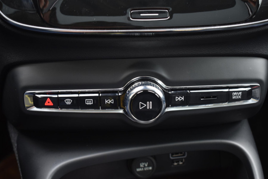 Volvo XC40 T5 262PK Recharge Inscription / Adaptive Cruise Control / Leren bekleding / Elektrisch verstelbare stoelen met geheugen / Stoel- en stuurverwarming / Elektrisch panorama schuifdak / Trekhaak elektrisch uitklapbaar/ Elektrische achterklep / Achteruitrijcamera / Parkeersensoren V+A