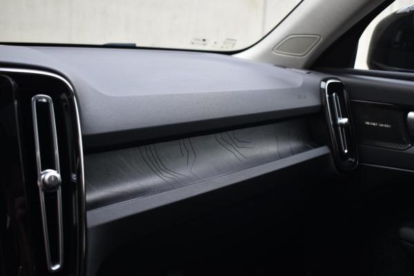Volvo XC40 T5 262PK Recharge Inscription / Adaptive Cruise Control / Leren bekleding / Elektrisch verstelbare stoelen met geheugen / Stoel- en stuurverwarming / Elektrisch panorama schuifdak / Trekhaak elektrisch uitklapbaar/ Elektrische achterklep / Achteruitrijcamera / Parkeersensoren V+A