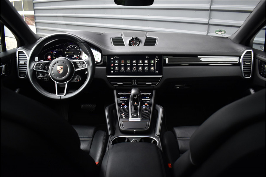 Porsche Cayenne Coupé 3.0 E-Hybrid Platinum Edition SportDesign *Krijt* | Sportuitlaat | Panorama | ACC | Trekhaak | Ventilatie | Achterasbesturing | Bose | Head-Up | 22'' Wielen |