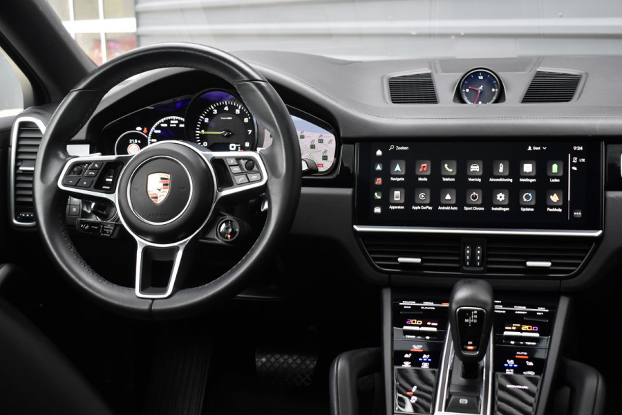 Porsche Cayenne Coupé 3.0 E-Hybrid Platinum Edition SportDesign *Krijt* | Sportuitlaat | Panorama | ACC | Trekhaak | Ventilatie | Achterasbesturing | Bose | Head-Up | 22'' Wielen |