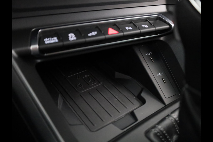 Audi Q3 45 TFSI e S edition 245pk | Navigatiesysteem full map | S Line exterieur met lederen bekleding | Apple Carplay/Android Auto |  Achteruitrijcamera | Dodehoekdetectie |