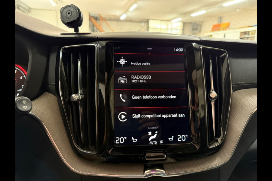 Volvo XC60 2.0 T5 Inscription | 250PK | Automaat | Leder | Camera | Trekhaak | Pano | Navi | 12,3” Digitaal Display