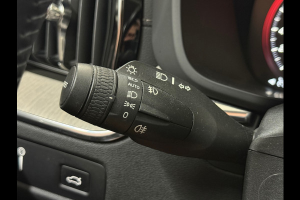 Volvo XC60 2.0 T5 Inscription | 250PK | Automaat | Leder | Camera | Trekhaak | Pano | Navi | 12,3” Digitaal Display