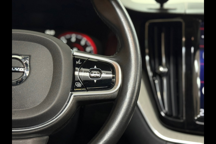 Volvo XC60 2.0 T5 Inscription | 250PK | Automaat | Leder | Camera | Trekhaak | Pano | Navi | 12,3” Digitaal Display