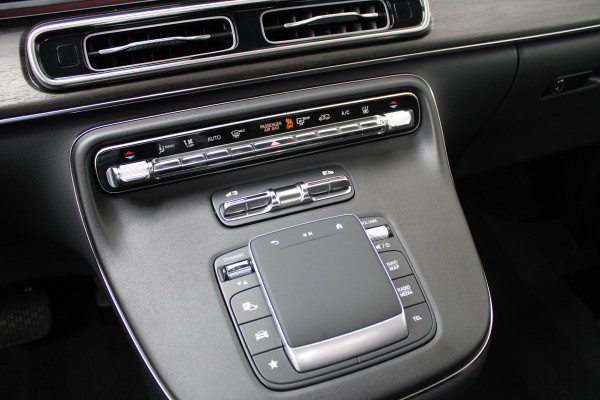 Mercedes-Benz Eqv 300 L2 / AMG / Panorama / Luchtvering / 7-Persoons / Slaapbank / 360 Camera / Vol Opties / NIEUWSTAAT