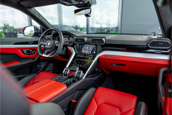 Lamborghini Urus 4.0 V8 | CT Carbon Widebody | Pano | B&O 3D | Stoelkoeling