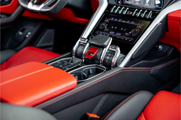 Lamborghini Urus 4.0 V8 | CT Carbon Widebody | Pano | B&O 3D | Stoelkoeling