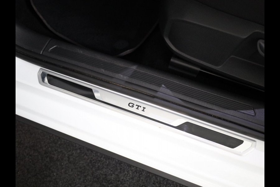 Volkswagen Polo 2.0 TSI GTI Automaat (DSG) | Panoramadak |  | Achteruitrijcamera | Stoelverwarming |Parkeersensoren|Adaptieve cruise control | | Private lease vanaf € 649,- pm|Verlengde garantie|Navigatie via App