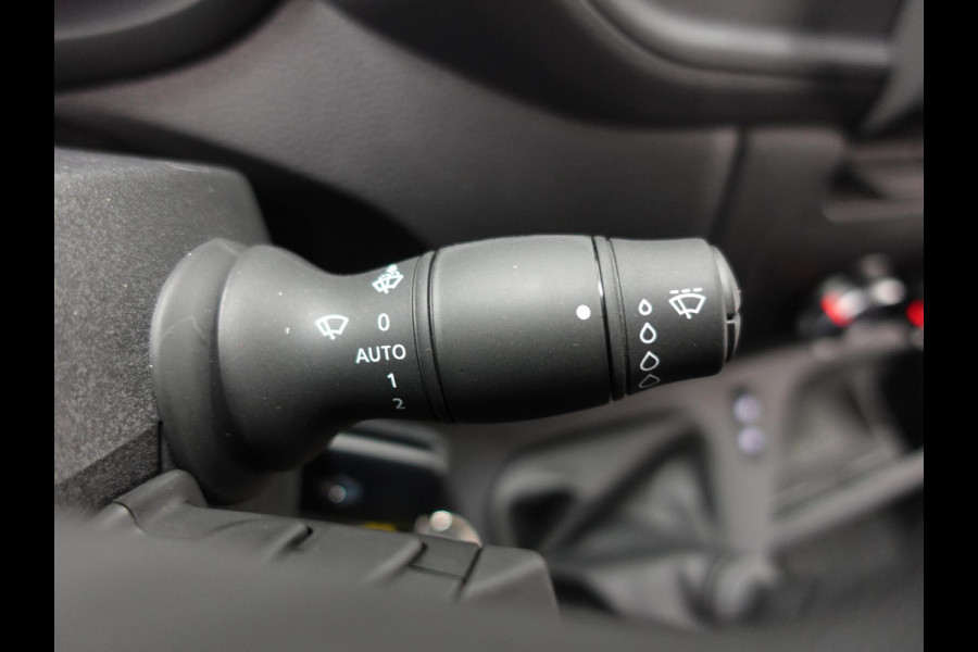 Renault Master T33 2.3 dCi 135PK L2H2 Airco Cruise control Parkeersensoren Navigatie Trekhaak