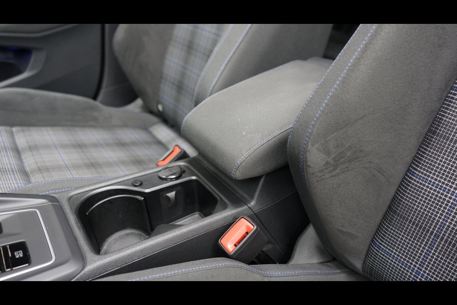 Volkswagen Golf 8 VIII GTE AUTOMAAT|ACC|AMBIANCE|CAMERA|CARPLAY|IQ LIGHT|KEYLESS|MODE|PANORAMA|TREKHAAK