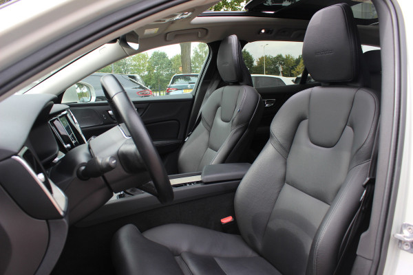Volvo V60 2.0 T5 Inscription / Panoramadak / CarPlay / Parkeerhulp V+A / Harman Kardon / Leder / 18'' / Getint glas / Stoelverwarming / DAB / Adaptive Cruise Control