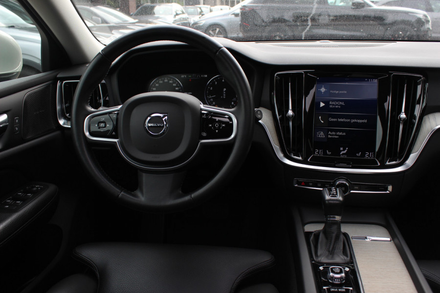 Volvo V60 2.0 T5 Inscription / Panoramadak / CarPlay / Parkeerhulp V+A / Harman Kardon / Leder / 18'' / Getint glas / Stoelverwarming / DAB / Adaptive Cruise Control