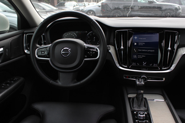 Volvo V60 2.0 T5 Inscription / Panoramadak / CarPlay / Parkeerhulp V+A / Harman Kardon / Leder / 18'' / Getint glas / Stoelverwarming / DAB / Adaptive Cruise Control