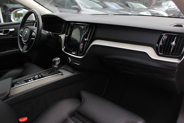 Volvo V60 2.0 T5 Inscription / Panoramadak / CarPlay / Parkeerhulp V+A / Harman Kardon / Leder / 18'' / Getint glas / Stoelverwarming / DAB / Adaptive Cruise Control