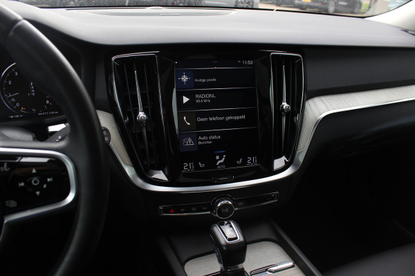Volvo V60 2.0 T5 Inscription / Panoramadak / CarPlay / Parkeerhulp V+A / Harman Kardon / Leder / 18'' / Getint glas / Stoelverwarming / DAB / Adaptive Cruise Control