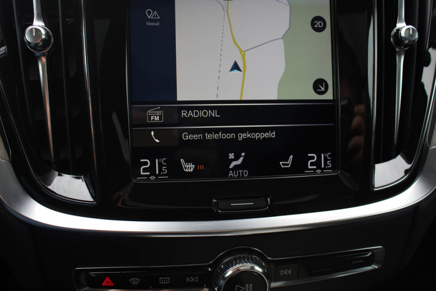 Volvo V60 2.0 T5 Inscription / Panoramadak / CarPlay / Parkeerhulp V+A / Harman Kardon / Leder / 18'' / Getint glas / Stoelverwarming / DAB / Adaptive Cruise Control