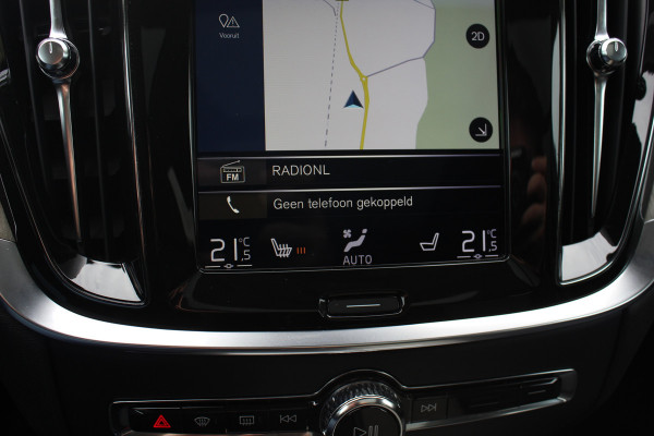 Volvo V60 2.0 T5 Inscription / Panoramadak / CarPlay / Parkeerhulp V+A / Harman Kardon / Leder / 18'' / Getint glas / Stoelverwarming / DAB / Adaptive Cruise Control