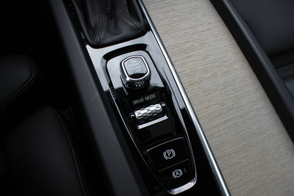 Volvo V60 2.0 T5 Inscription / Panoramadak / CarPlay / Parkeerhulp V+A / Harman Kardon / Leder / 18'' / Getint glas / Stoelverwarming / DAB / Adaptive Cruise Control